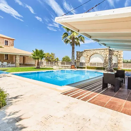 St Dennis * Μακρύς Γιαλός