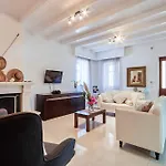 Villa St Dennis